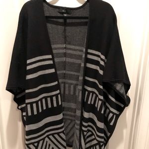 Black and grey poncho S/M